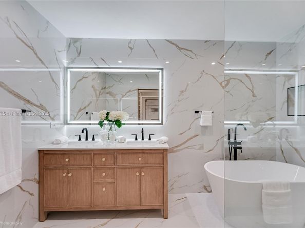 1120 NE 86th St, Miami FL 33138