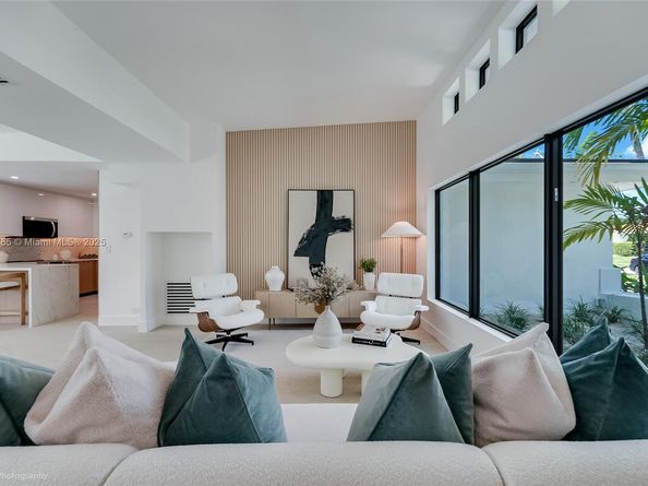 1120 NE 86th St, Miami FL 33138