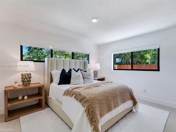 1120 NE 86th St, Miami FL 33138