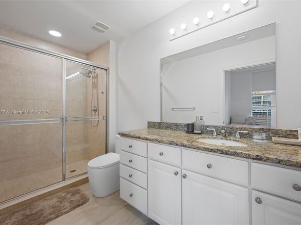 3001 NE 185 St 613, Aventura FL 33180