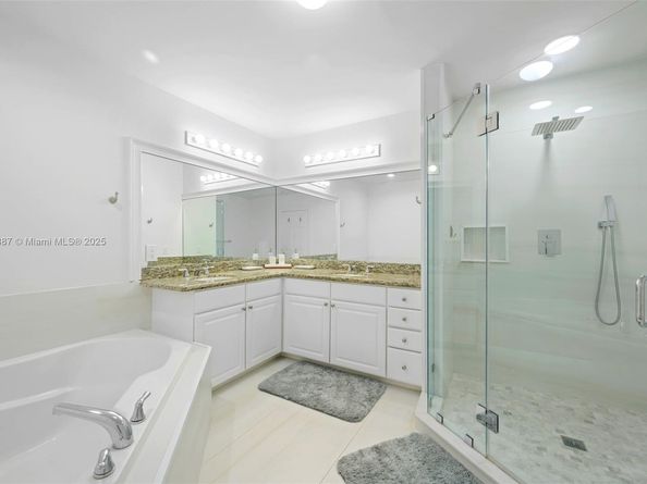 3001 NE 185 St 613, Aventura FL 33180