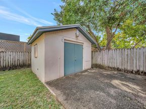 244 NW 43rd St, Miami FL 33127