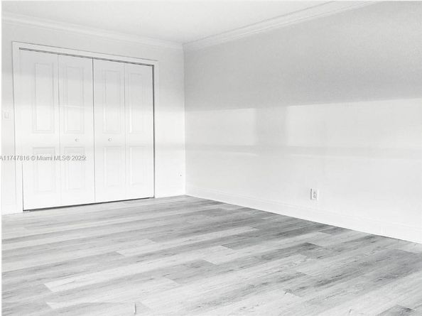 1000 Parkview Dr 121, Hallandale Beach FL 33009