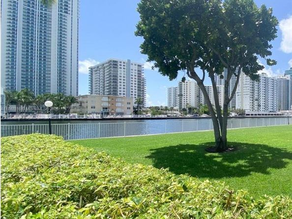 1000 Parkview Dr 121, Hallandale Beach FL 33009