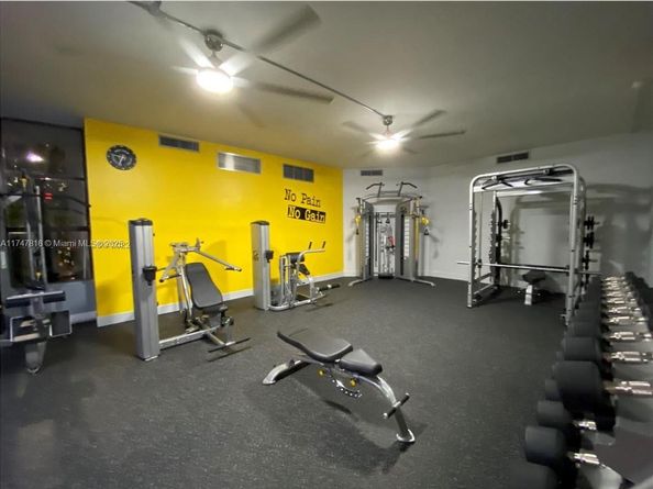1000 Parkview Dr 121, Hallandale Beach FL 33009