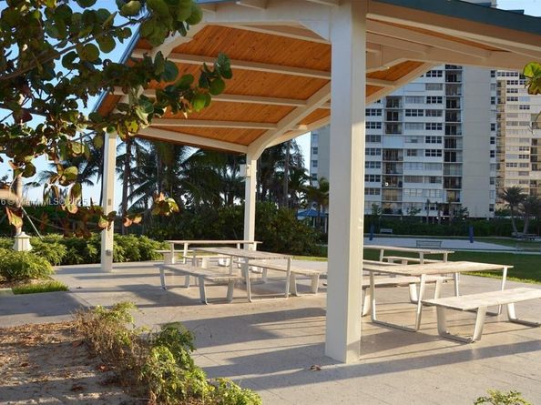 1000 Parkview Dr 121, Hallandale Beach FL 33009