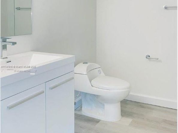 1000 Parkview Dr 121, Hallandale Beach FL 33009