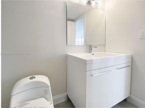 1000 Parkview Dr 121, Hallandale Beach FL 33009