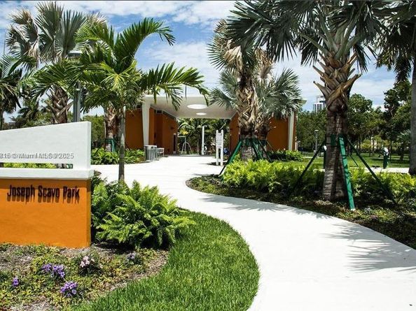 1000 Parkview Dr 121, Hallandale Beach FL 33009