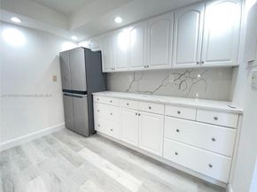 1000 Parkview Dr 121, Hallandale Beach FL 33009