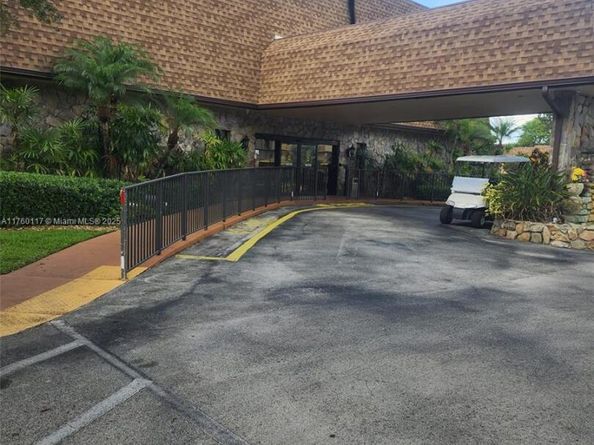 118 Gate Rd 165, Hollywood FL 33024
