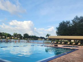 118 Gate Rd 165, Hollywood FL 33024