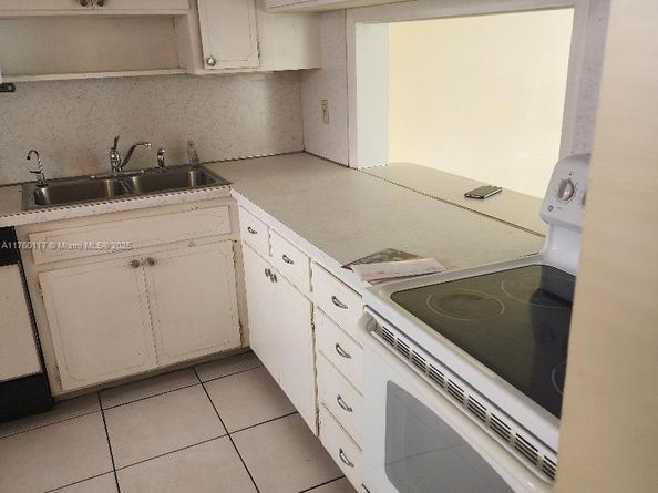 118 Gate Rd 165, Hollywood FL 33024