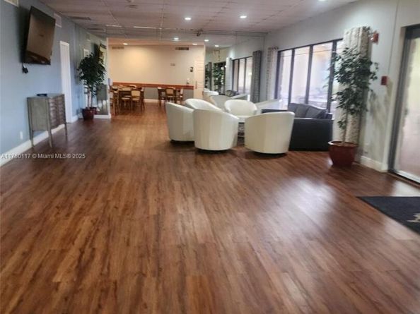 118 Gate Rd 165, Hollywood FL 33024