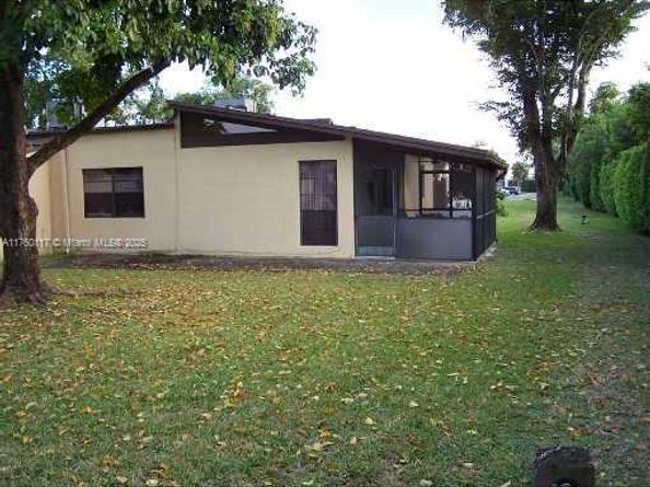 118 Gate Rd 165, Hollywood FL 33024