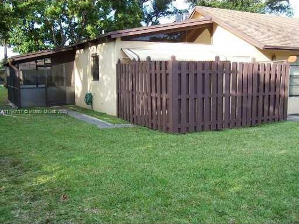 118 Gate Rd 165, Hollywood FL 33024