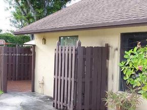 118 Gate Rd 165, Hollywood FL 33024