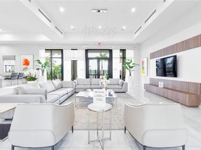 817 NE 211th St, Miami FL 33179