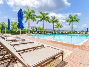 817 NE 211th St, Miami FL 33179