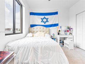 817 NE 211th St, Miami FL 33179