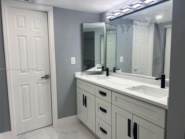 1001 Colony Point Cir 114, Pembroke Pines FL 33026