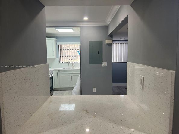 1001 Colony Point Cir 114, Pembroke Pines FL 33026