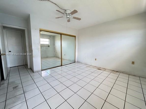 285 NE 191st St 2923, Miami FL 33179