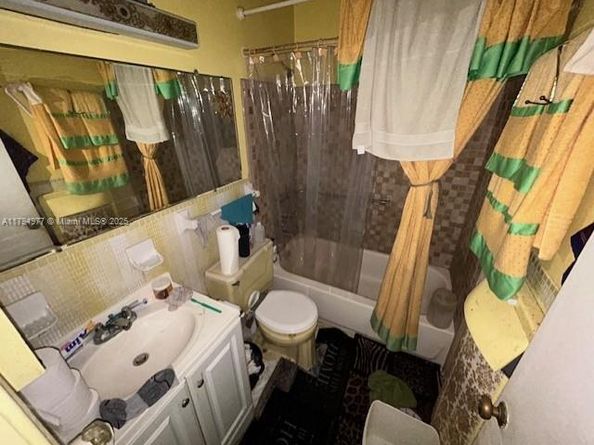 285 NE 191st St 2923, Miami FL 33179