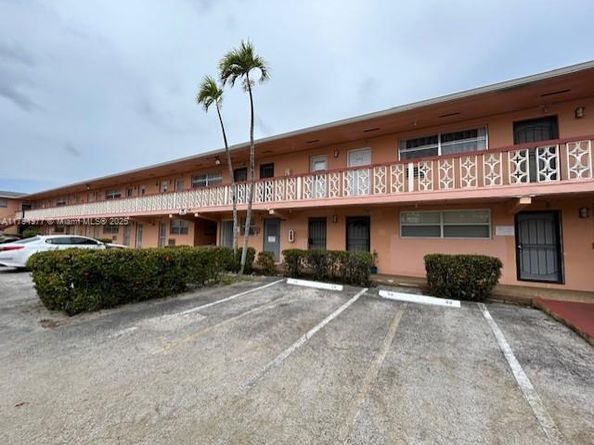 285 NE 191st St 2923, Miami FL 33179