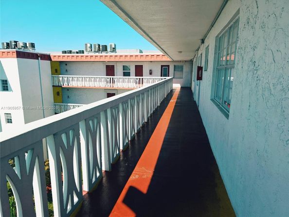 4140 NW 44th Ave 411, Lauderdale Lakes FL 33319