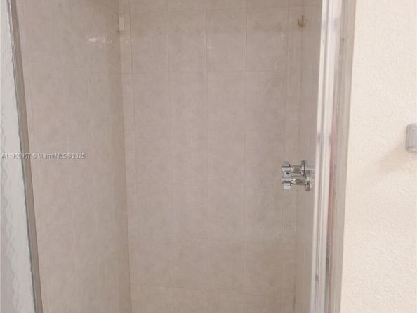 4140 NW 44th Ave 411, Lauderdale Lakes FL 33319