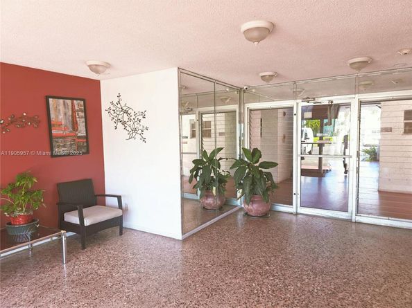 4140 NW 44th Ave 411, Lauderdale Lakes FL 33319