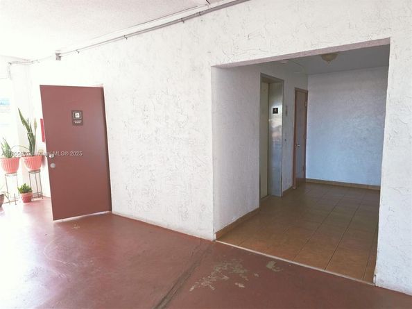 4140 NW 44th Ave 411, Lauderdale Lakes FL 33319