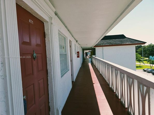 4140 NW 44th Ave 411, Lauderdale Lakes FL 33319