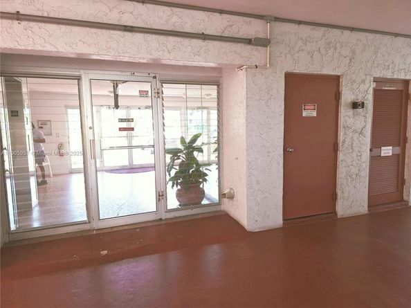 4140 NW 44th Ave 411, Lauderdale Lakes FL 33319