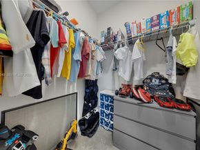 2454 Primrose Pl, Oakland Park FL 33309