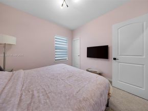 2454 Primrose Pl, Oakland Park FL 33309