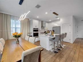 2454 Primrose Pl, Oakland Park FL 33309