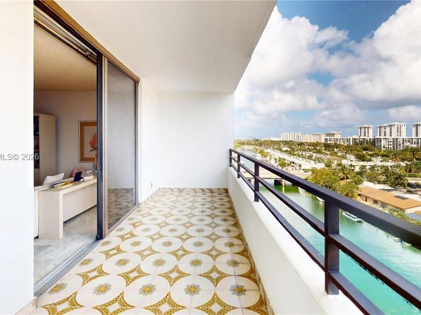 2500 Parkview Dr 902, Hallandale Beach FL 33009