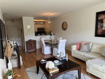 1225 NE 124th St