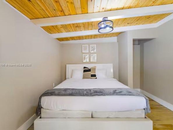 2443 Tortugas Ln, Fort Lauderdale FL 33312