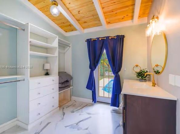 2443 Tortugas Ln, Fort Lauderdale FL 33312