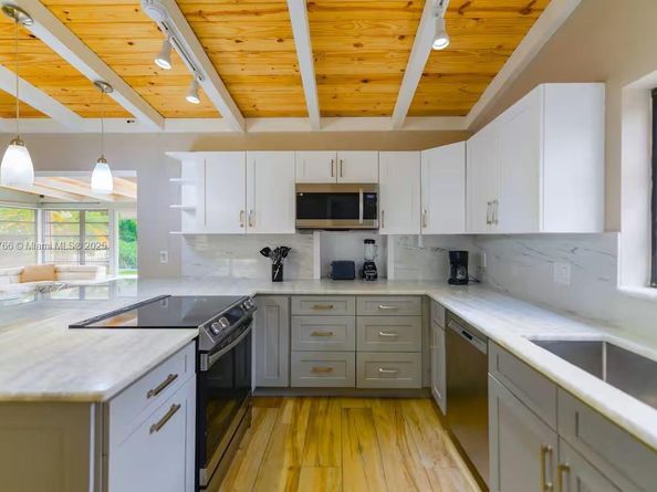 2443 Tortugas Ln, Fort Lauderdale FL 33312