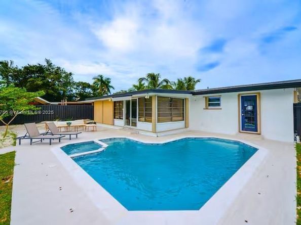 2443 Tortugas Ln, Fort Lauderdale FL 33312