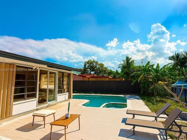 2443 Tortugas Ln, Fort Lauderdale FL 33312