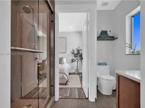 1050 Jefferson St, Hollywood FL 33019