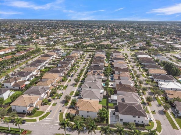 15288 SW 176th Ter, Miami FL 33187