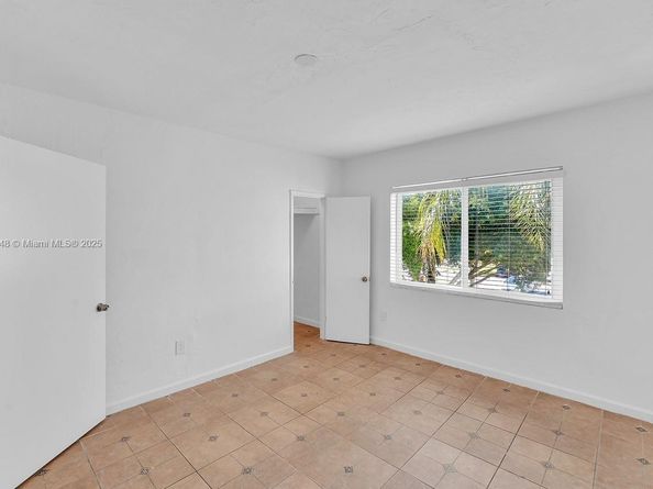 205 NW 84th St 205, Miami FL 33150