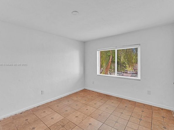 205 NW 84th St 205, Miami FL 33150