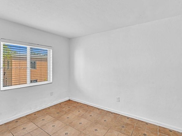 205 NW 84th St 205, Miami FL 33150